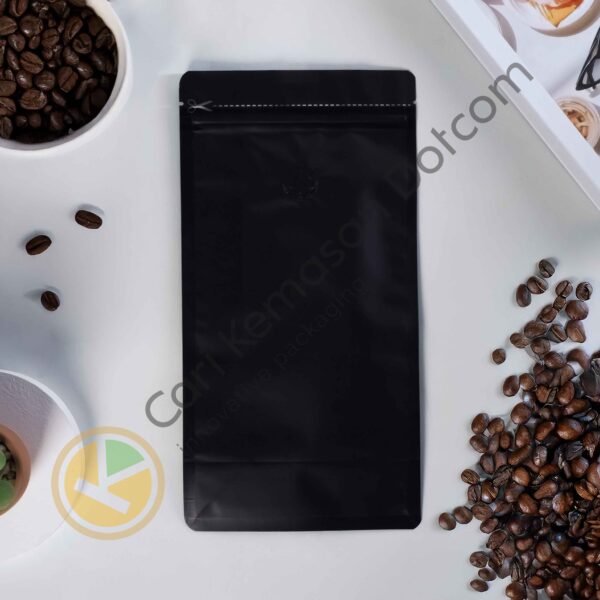 Flat Bottom + Valve (Pull Tab) Hitam Ukuran 135 x 260 x 75 mm - Image 3