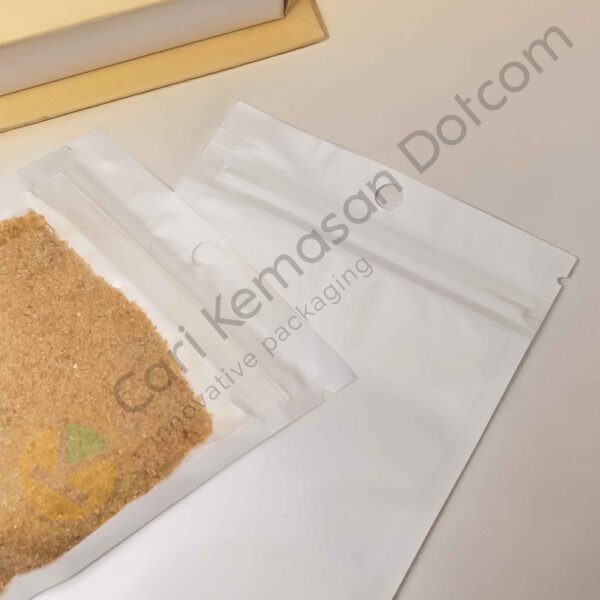 Plastik Klip Laser Pelangi Ukuran 100 x 120 mm - Image 3