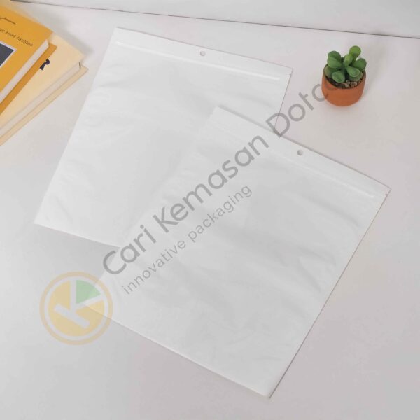 Plastik Klip Laser Pelangi Ukuran 100 x 120 mm - Image 4