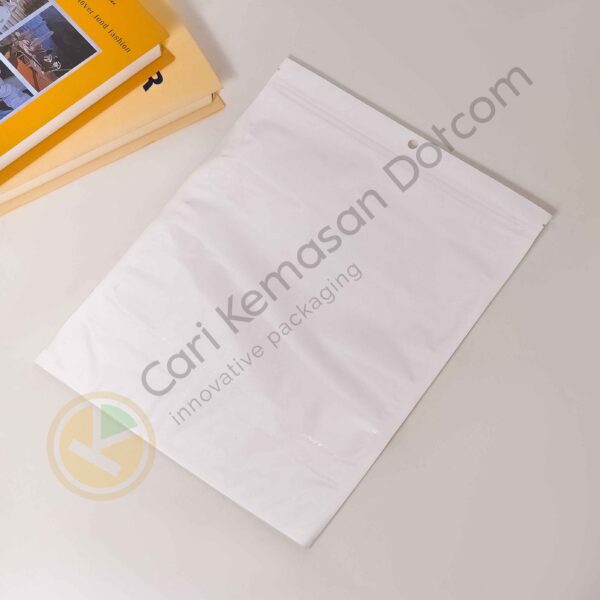 Plastik Klip Laser Pelangi Ukuran 100 x 120 mm - Image 6