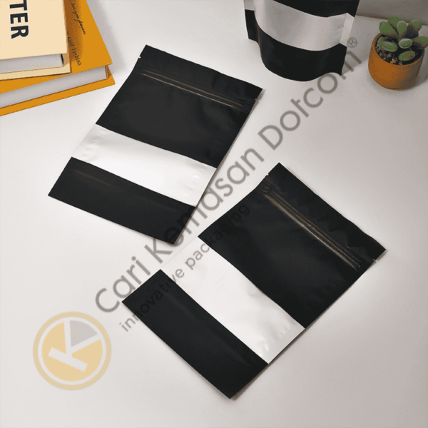 Standing Pouch Ziplock Window Hitam Ukuran 160 x 240 mm - Image 4